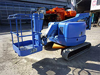 中古高所作業車査定後受け入れ検品を待っている。